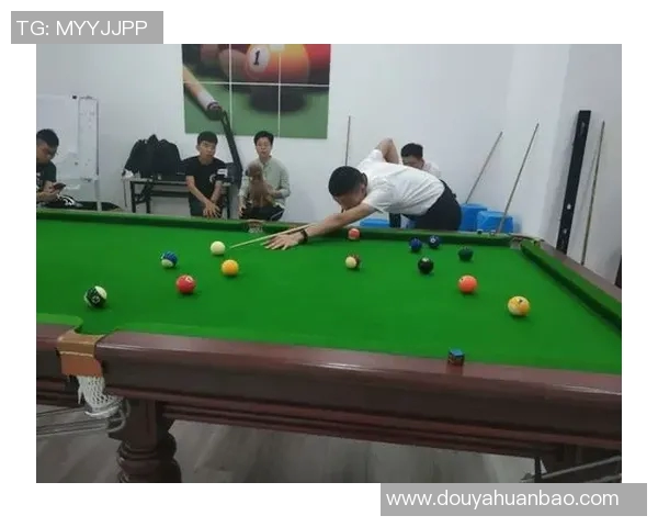 重庆全明星足球赛：球星云集点燃激情碰撞魅力与实力的巅峰对决