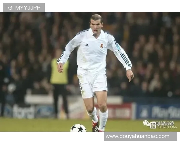 齐达内与英国足球明星的传奇对决与合作历程分析